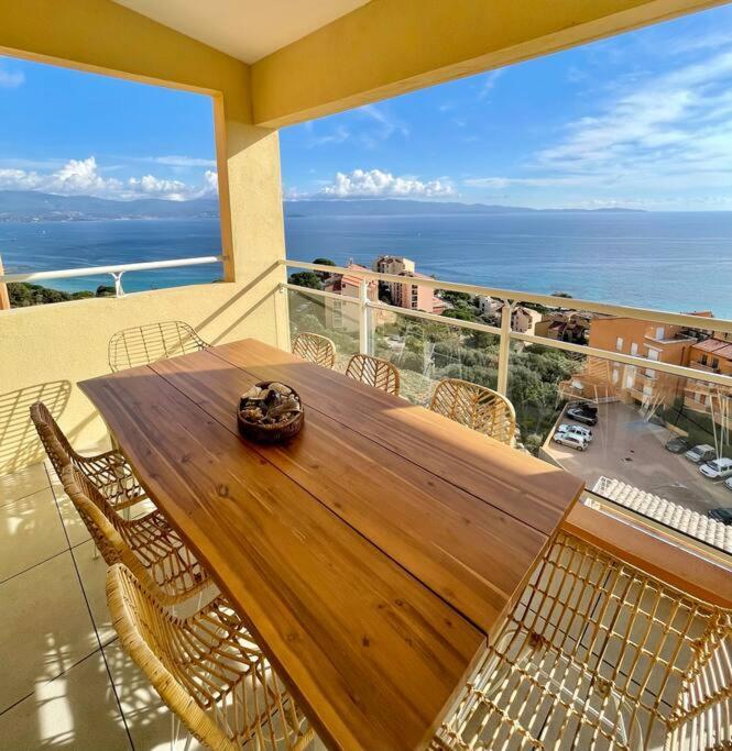 Apartment Paillote Perchee A 180 ° Sur La *